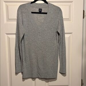 GAP Gray V-Neck Sweater Lightweight Knit